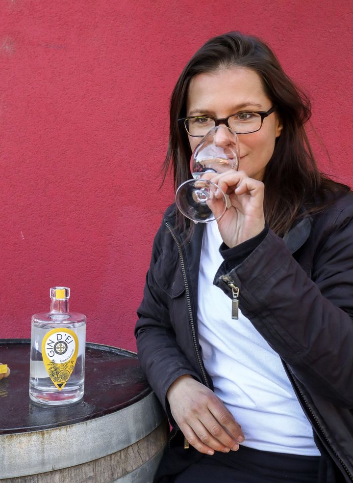 Anouck Dann Mittaz a choisi une étiquette jaune, comme le soleil valaisan (photo m.à.d.) Anouck Dann Mittaz a choisi une étiquette jaune, comme le soleil valaisan (photo m.à.d.)