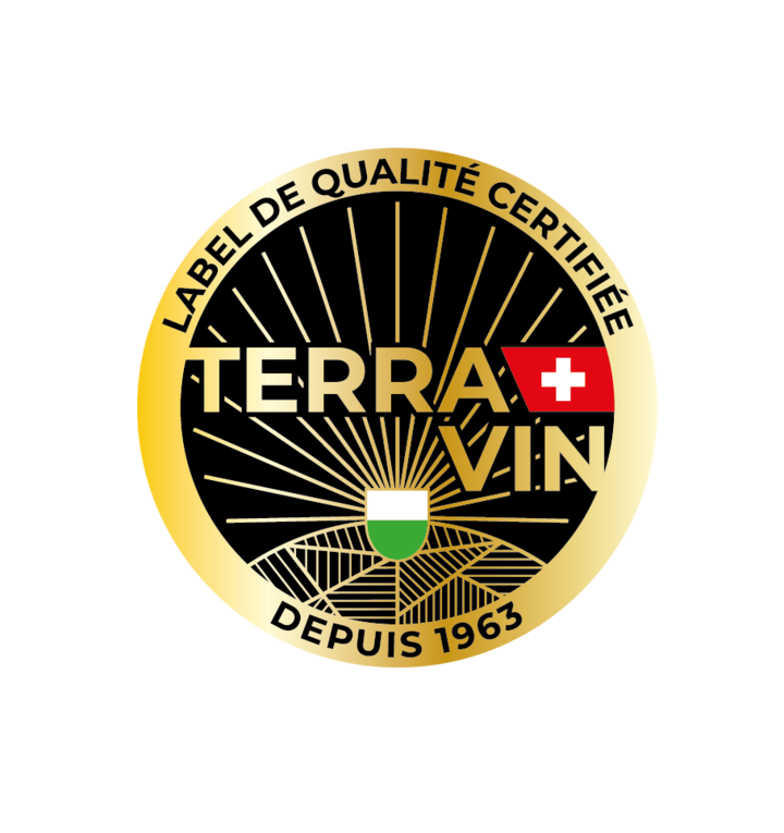 La nouvelle identité visuelle de Terravin sera visible sur les bouteilles dès le millésime 2025. La nouvelle identité visuelle de Terravin sera visible sur les bouteilles dès le millésime 2025.