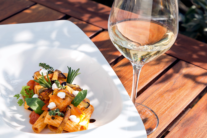 Auberginen-Tomaten-Sauce mit Ricotta zu Rigatoni