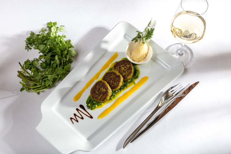 Geflügelplätzchen auf Mangosauce Geflügelplätzchen auf Mangosauce