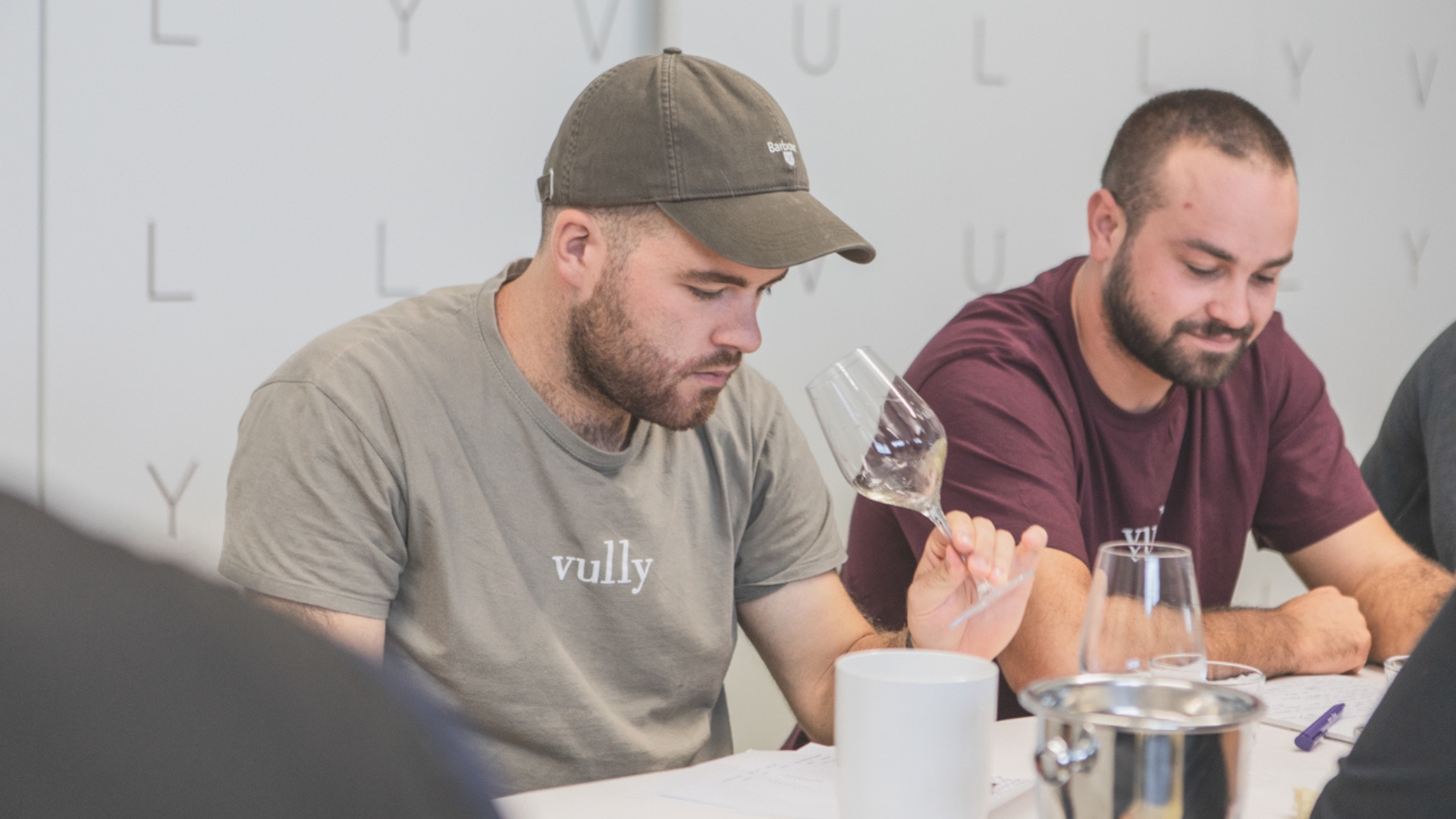 Florian Chervet, vigneron à Praz dans le Vully fribourgeois, a remporté le Concours des Jeunes Professionnels du Vin (photo m.à.d.) Florian Chervet, vigneron à Praz dans le Vully fribourgeois, a remporté le Concours des Jeunes Professionnels du Vin (photo m.à.d.)