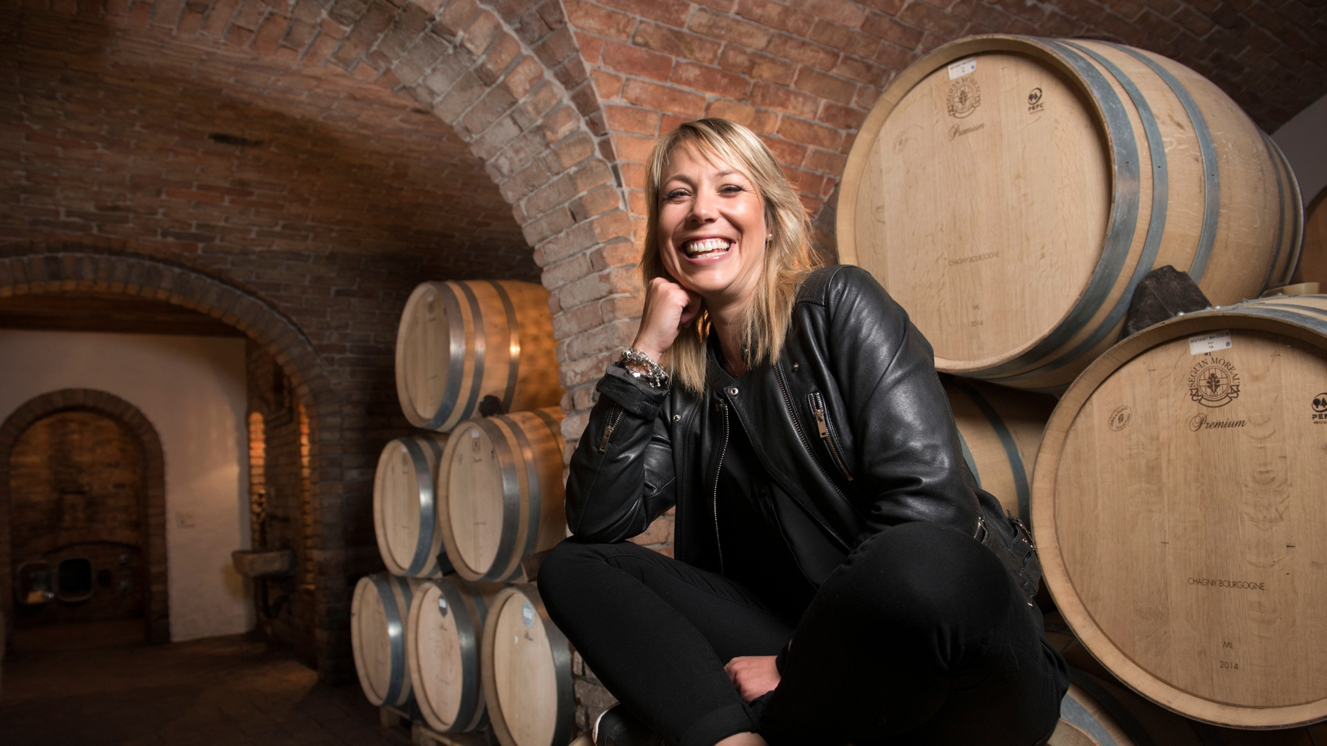 Larissa Kuonen, œnologue à la cave Gregor Kuonen – Caveau de Salquenen, fait partie des productrices distinguées pour leur Syrah (photo: Siffert/weinweltfoto.ch) Larissa Kuonen, œnologue à la cave Gregor Kuonen – Caveau de Salquenen, fait partie des productrices distinguées pour leur Syrah (photo: Siffert/weinweltfoto.ch)