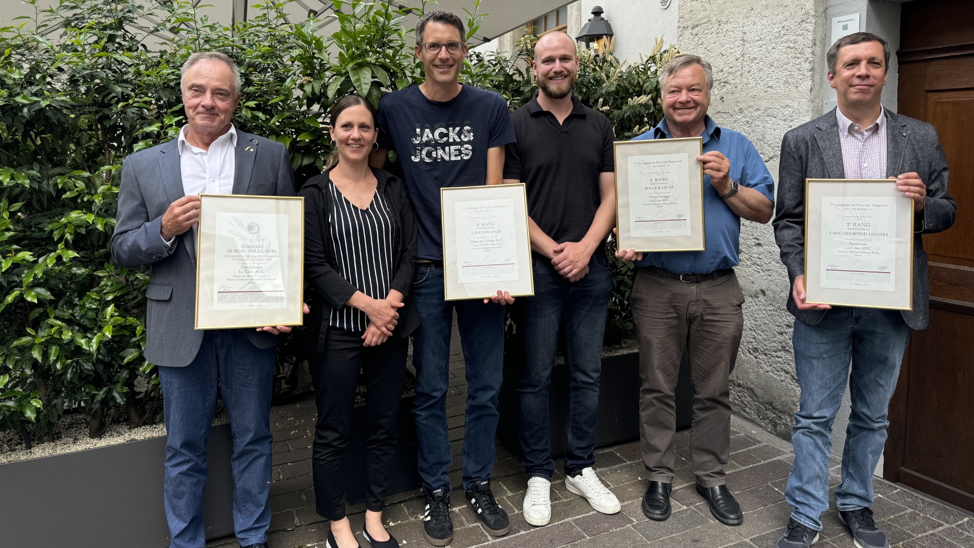 Les quatre finalistes des Lauriers de Platine rouges (de gauche à droite): Domaine Beau-Soleil (1er), Cave Mirabilis (4e), Bolle & Cie (3e), Caves des Rossillonnes (2e). Photo m.à.d.